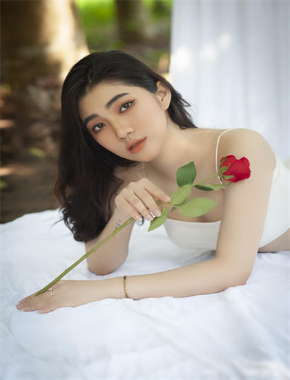 黄片在线观看_亚洲国产在线精品第二剧情不卡_荒野韩国丧尸片